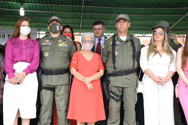 Governadora Regina Sousa n a passagem de comando da Polícia Militar